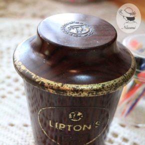 リプトン紅茶の木目模様の缶