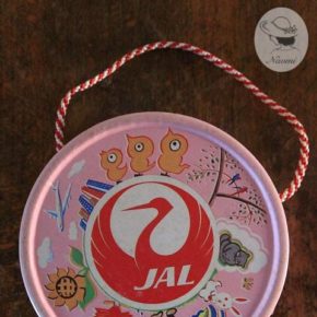 JAL ギブアウェイ - お菓子の入った紙箱