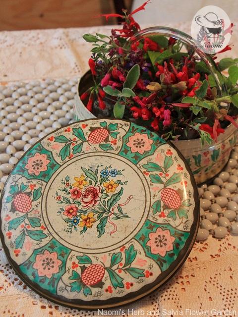 Vintage Round Floral Tin
