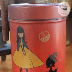昭和レトロな可愛い缶 – 女の子とわんちゃん