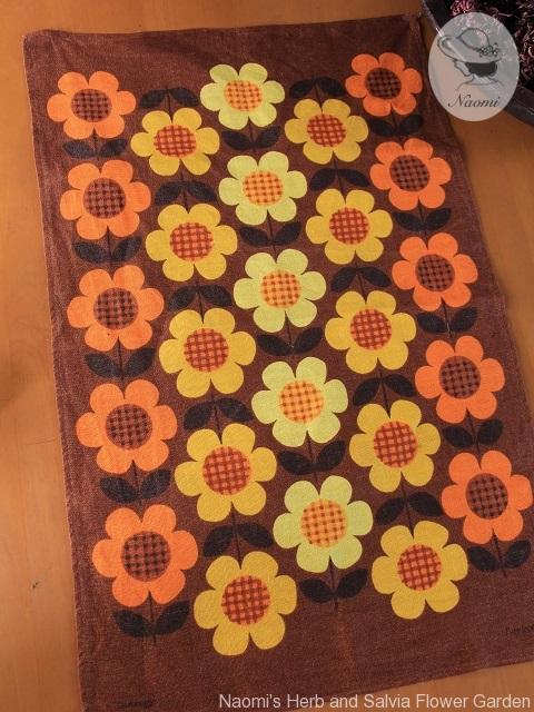 Retro Flowers Dunmoy Vintage Tea Towel レトロな花のティータオル