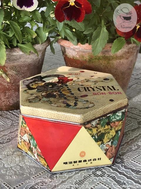 明治クリスタルボンボンの昭和レトロな缶