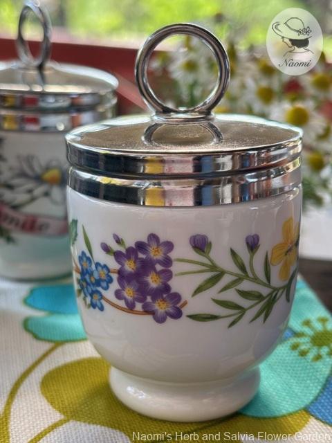 ロイヤルウースターのエッグコドラー Fairfield Pattern